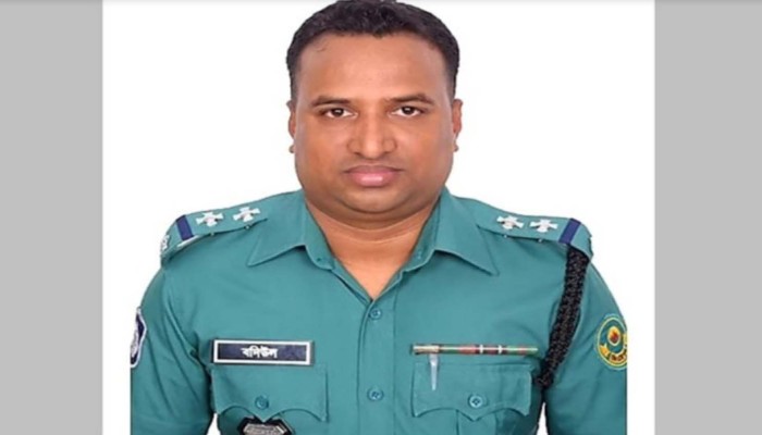 অটোচালককে অস্ত্র দিয়ে ফাঁসানো হলো ! নেপথ্যে এসআই বদিউল