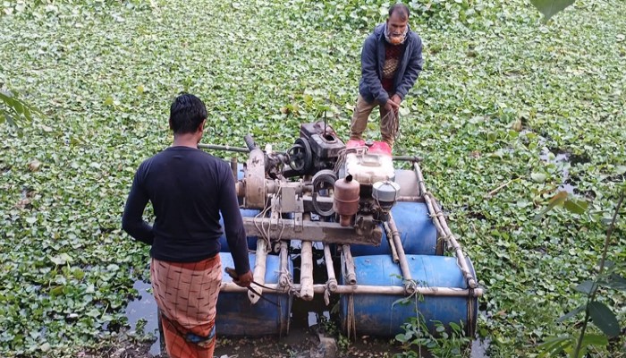 পুঠিয়ায় অবৈধভাবে বালু তোলায় জরিমানা