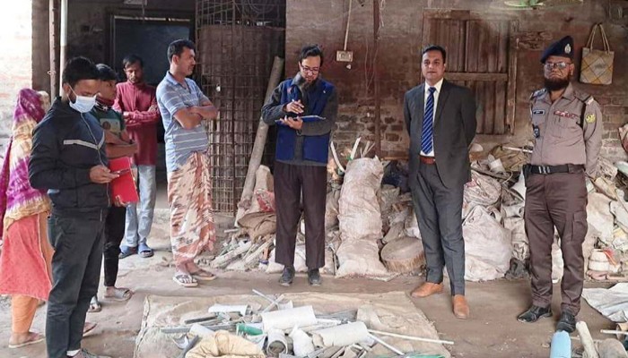 অনুমোদন ছাড়াই ইউ-পিভিসি পাইপ উৎপাদন: রাজশাহীতে কারখানাকে ১ লাখ টাকা জরিমানা
