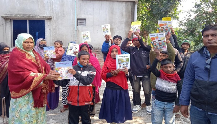 বছরের প্রথম দিনেই নতুন বইয়ের ঘ্রাণে উচ্ছ্বসিত দুর্গাপুরের ‘পথচলা’ প্রতিবন্ধী বিদ্যালয়ের শিক্ষার্থীরা