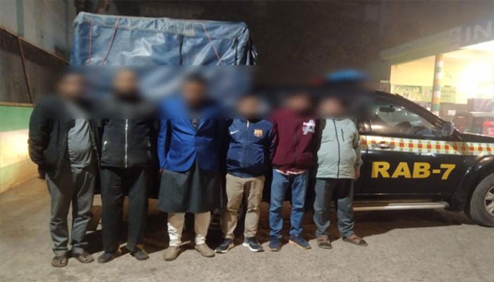 ইপিজেডে মধ্যরাতে জুয়ার আসরে র‌্যাবের হানা: গ্রেপ্তার ৬, উদ্ধার পৌনে ২ লাখ টাকা