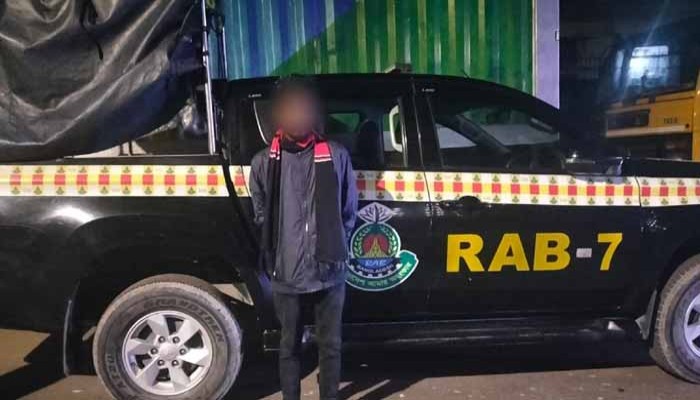 চট্টগ্রামে ধর্ষণ ও পণ্যমূল্য সংক্রান্ত মামলার পলাতক আসামি গ্রেফতার