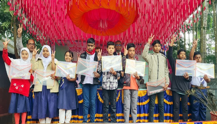 ​ইয়াকুব আলী মডেল একাডেমির বার্ষিক পরীক্ষার পুরস্কার বিতরণ ও নবীনবরণ