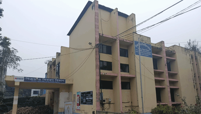 নোটিশ ছাড়াই সংযোগ বিচ্ছিন্ন, নেসকো নির্বাহী প্রকৌশলীর বিরুদ্ধে লিগ্যাল এইডে অভিযোগ