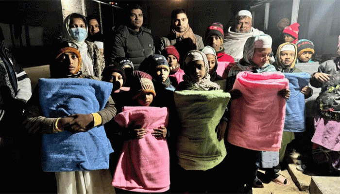 মাঝ রাতে কম্বল নিয়ে মাদ্রাসার এতিম-অসহায় শিক্ষার্থীদের দুয়ারে পুঠিয়ার ইউএনও