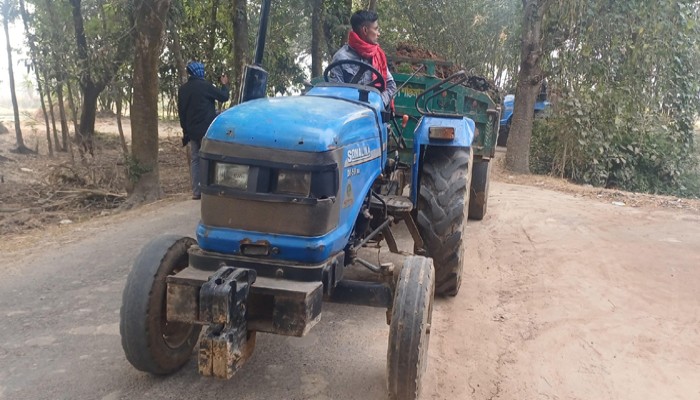 রাজশাহী অঞ্চলে মাটিদস্যুদের ফাঁদে কৃষক, ইট ভাটার পেটে যাচ্ছে  কৃষি জমির টপসয়েল