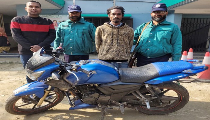 নগরীতে চুরি হওয়া মোটরসাইকেল-সহ যুবককে গ্রেফতার