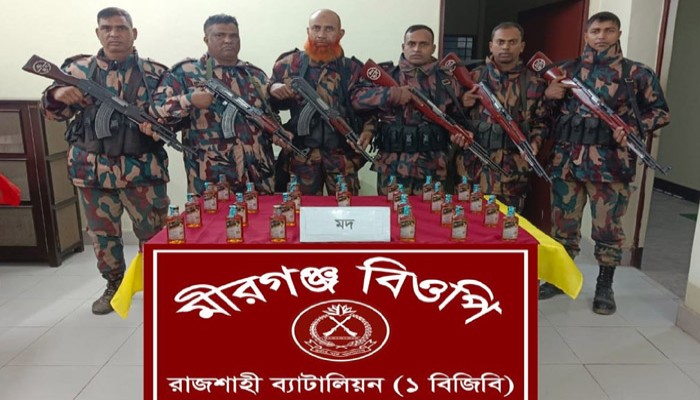 বাঘায় বিজিবির অভিযানে ভারতীয় মদ জব্দ