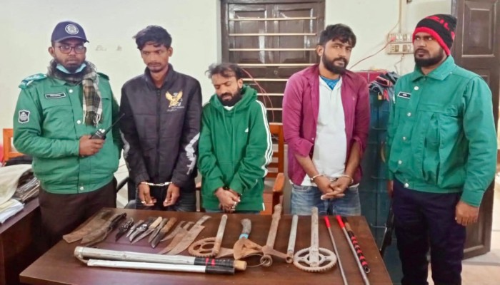 সেনাবাহিনী’র অভিযানে চাঁদাবাজ চান সওদাগর গ্রেপ্তার: উদ্ধার বিপুল অস্ত্র