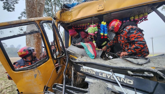 নিয়ামতপুরে পৃথক সড়ক দুর্ঘটনায় নিহত ১, আহত ৩