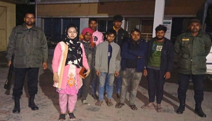 দুর্গাপুরে অবৈধ পুকুর খননের অপরাধে ৬ জনকে আটক ও জরিমানা