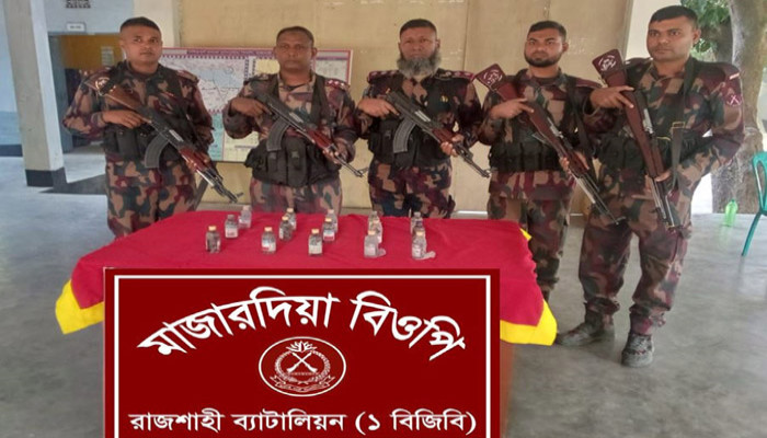 নগরীর শ্রীরামপুরে নিষিদ্ধ ভারতীয় এম রেক্স সিরাপ জব্দ