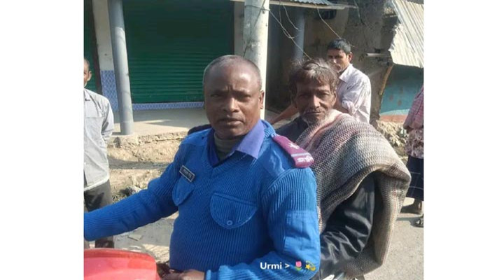 নিয়ামতপুরে নিখোঁজ ব্যক্তিকে পরিবারে পৌঁছে দিয়ে প্রশংসায় ভাসছেন গ্রাম পুলিশ