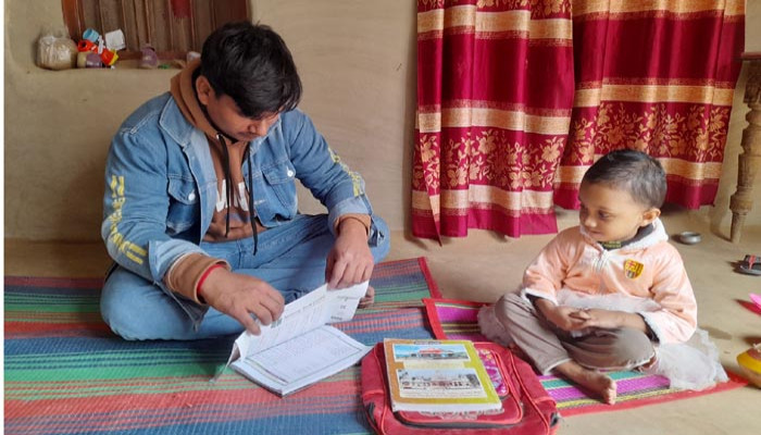 নতুন বইয়ে মলাট লাগানোর রীতির প্রীতি কমে গেছে