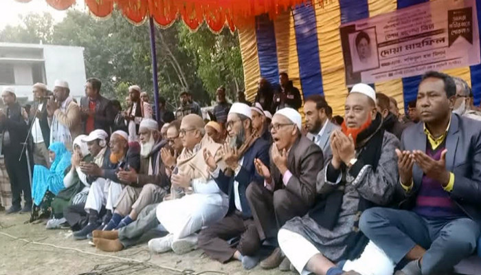 বেগম খালেদা জিয়ার রুহের মাগফেরাত কামনায় মোহনপুরে বিএনপির দোয়া মাহফিল