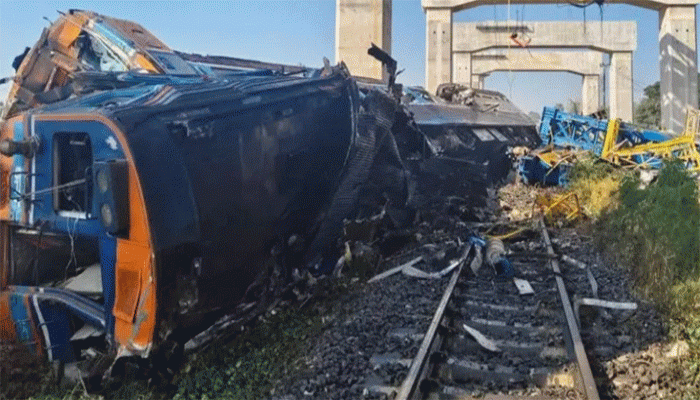 থাইল্যান্ডে চলন্ত ট্রেনের ওপর ক্রেন ভেঙে পড়ে নিহত ২২