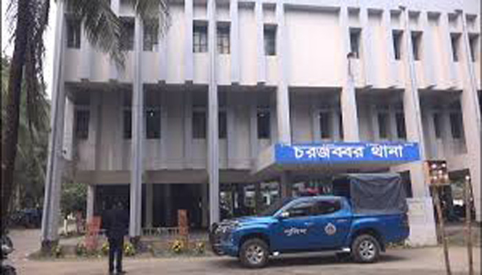 নাবালিকা ছাত্রীকে নিয়ে পালালো প্রধান শিক্ষক! মাদ্রাসায় অগ্নিসংযোগ