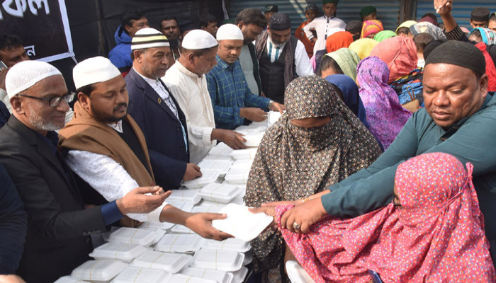 রাজশাহী মহানগর বিএনপির দোয়া মাহফিল ও খাবার বিতরণ