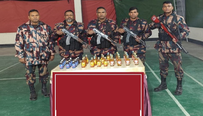 চাঁপাইনবাবগঞ্জে মাদকবিরোধী অভিযানে ১.২৫ কেজি গাঁজাসহ মাদক কারবারি গ্রেপ্তার