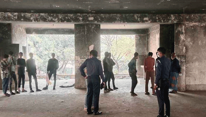 সাভারে পরিত্যক্ত কমিউনিটি সেন্টার থেকে ২ জনের মরদেহ উদ্ধার