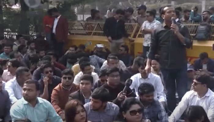 আজকের মধ্যে ৩ দাবি আদায় না হলে ‘সব পন্থা’ অবলম্বনের হুঁশিয়ারি ছাত্রদলের