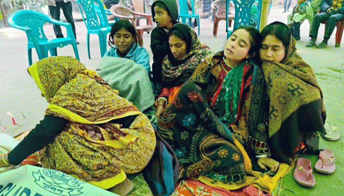 সড়ক দুর্ঘটনায় প্রাণ হারালেন একই গ্রামের পাঁচ নারী দিনমজুর