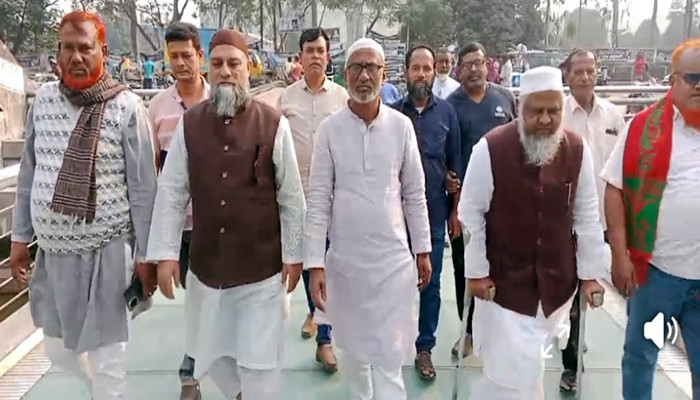 শহীদ রাষ্ট্রপতি জিয়াউর রহমান ও খালেদা জিয়ার মাজার জিয়ারত করলেন রাজশাহী মহানগর বিএনপির নেতৃবৃন্দ