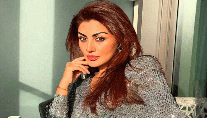 দুবাই গিয়ে মুখচোখের আকার বদলেছে অভিনেত্রী রিমি সেন