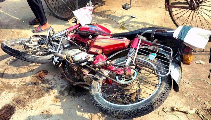 পত্নীতলায় ট্রাকের ধাক্কায় মোটরসাইকেল আরোহী নিহত