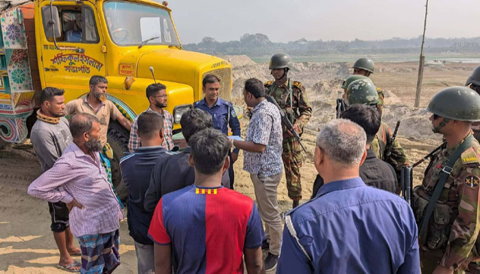 ত্রিশালে অবৈধভাবে বালু উত্তোলনের অপরাধে একজনের কারাদণ্ড