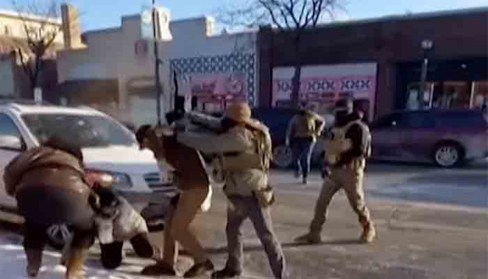 অ্যালেক্স প্রেত্তি হত্যায় ‘আত্মরক্ষা’ দাবিকে প্রশ্নবিদ্ধ করছে প্রত্যক্ষদর্শী প্রমাণ