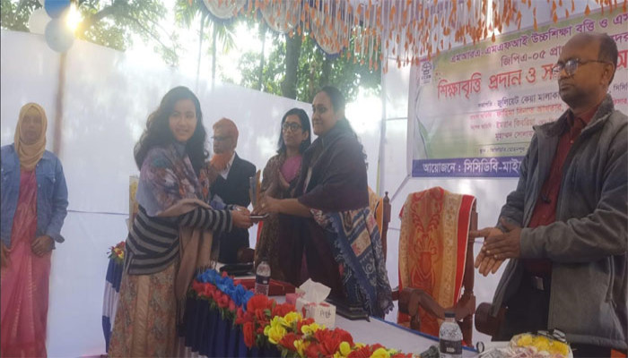 মোহনপুরে সিসিডিবি এমআরএ- আয়োজনে শিক্ষাবৃত্তি প্রদান ও সংবর্ধনা