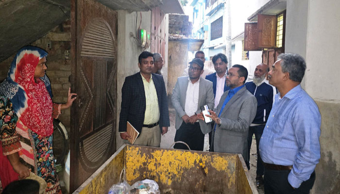 রাসিকের বর্জ্য ব্যবস্থাপনা কার্যক্রম পরিদর্শনে স্থানীয় সরকার বিভাগের যুগ্মসচিব