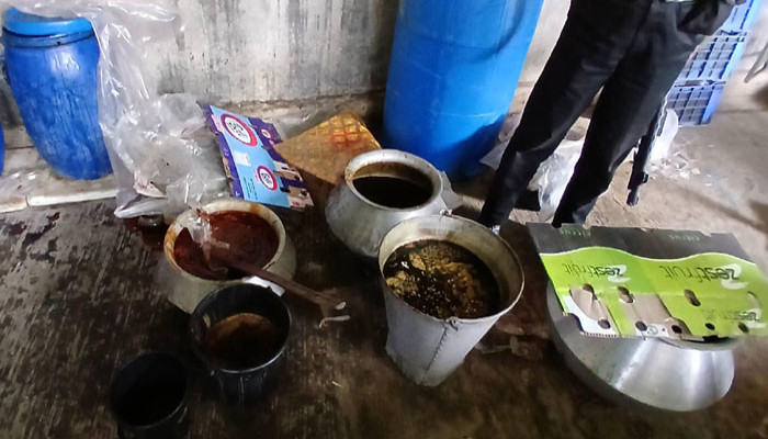 পুঠিয়ায় গুড় কারখানার ৫০ হাজার টাকা জরিমানা