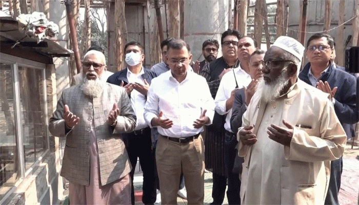 হজরত শাহ মখদুম (রহ.)-এর মাজার জীয়ারত করলেন তারেক রহমান