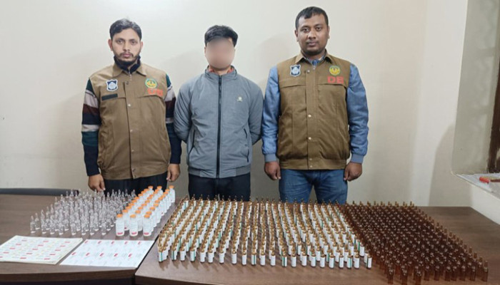 নগরীতে নকল লেবেলযুক্ত ওষুধ মজুদ ও বাজারজাতের অভিযোগে যুবক গ্রেফতার