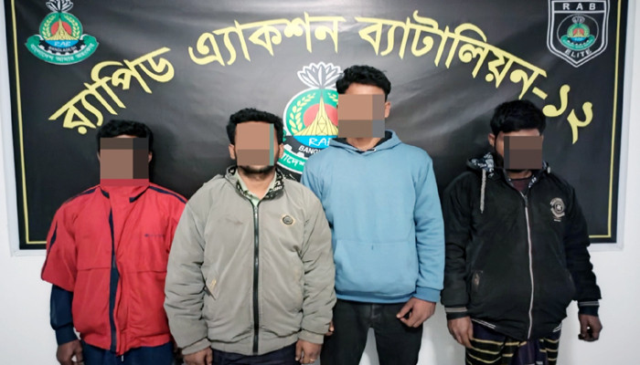 সিরাজগঞ্জের পৃথক অভিযানে চুরির আসামী গ্রেফতার ৪