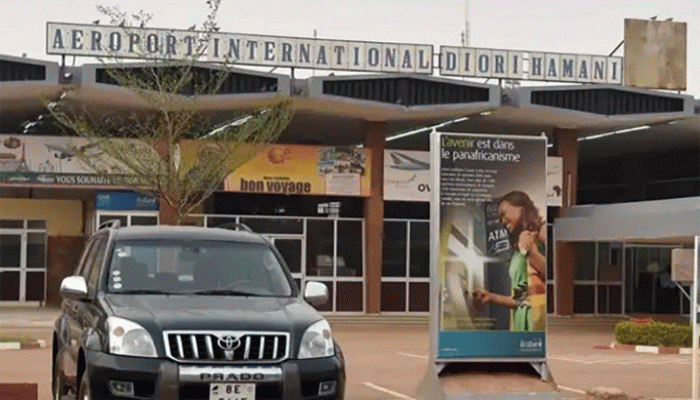 নাইজারের বিমানবন্দরের কাছে গোলাগুলিতে নিহত ২০