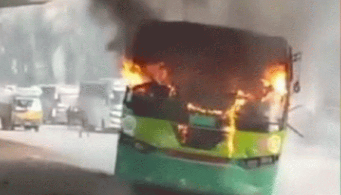 রাজধানীতে পার্কিং করা বাসে আগুন