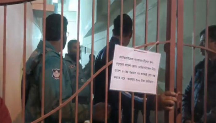 রাজশাহী মহানগরীতে স্ত্রীর মরদেহের পাশেই পড়ে ছিলেন আহত সাংবাদিক, ঘটনা কী