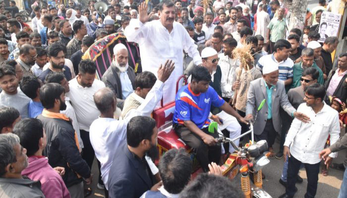 রাজশাহী-২: বিএনপি প্রার্থী মিজানুর রহমান মিনুর পক্ষে মহানগর যুবদলের গণসংযোগ