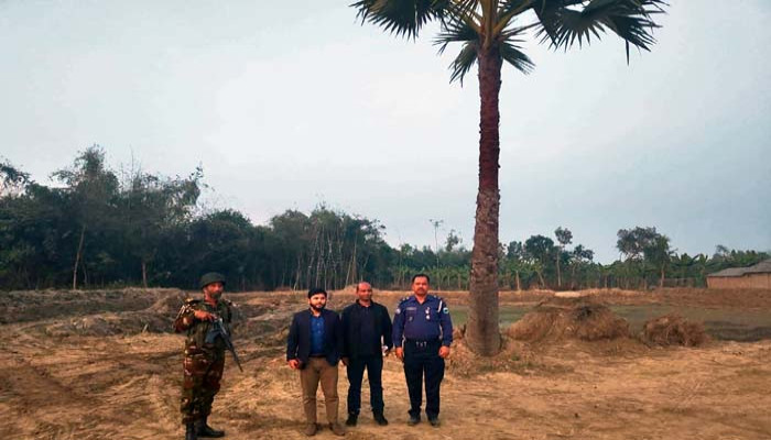 মান্দায় অবৈধভাবে মাটি কাটার অভিযোগে ৫০ হাজার টাকা জরিমানা , মালামাল জব্দ