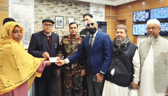 আহম্মদ চ্যারিটির উদ্যোগে মেধাবী  শিক্ষার্থীদের বৃত্তি ও আর্থিক সহায়তা প্রদান