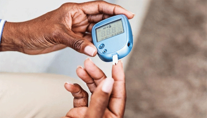 রক্তে শর্করার মাত্রা পরীক্ষা করার জন্য গ্লুকোমিটার ব্যবহারের সঠিক নিয়ম কী