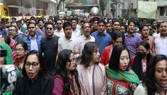 জামায়াত আমিরের আপত্তিকর ‘এক্স’ পোস্ট ঘিরে ঢাবিতে ছাত্রদলের মিছিল