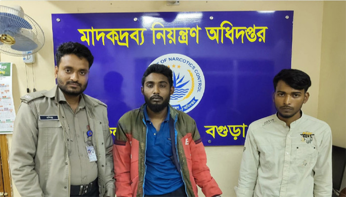 বগুড়ায় ঢাকা-রংপুর মহাসড়কে এসি বাসে তল্লাশি, ১৫০০ পিস ইয়াবাসহ গ্রেপ্তার ২