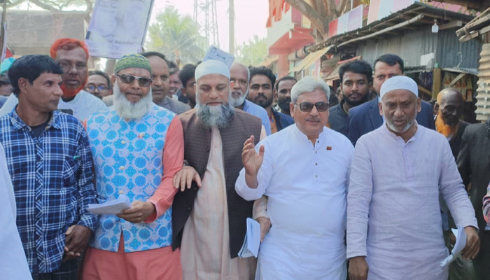 রাজশাহী: ৩ আসনে এ্যাড. শফিকুল হক মিলনের নির্বাচনী প্রচারণায় যোগ দেন মহানগর বিএনপি নেতারা