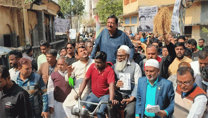 রাজশাহী-২: ২০ নং ওয়ার্ডে মিজানুর রহমান মিনুর ধানের শীষের প্রচারণায় নেতাকর্মীদের ঢল