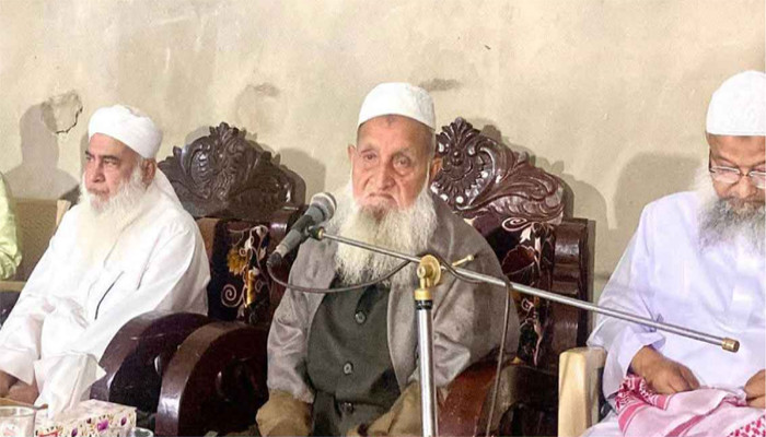 বিএনপিপ্রার্থীকে সমর্থন দিয়ে জামায়াতের বিরুদ্ধে 'জিহাদ'-এর ডাক হেফাজত আমিরের