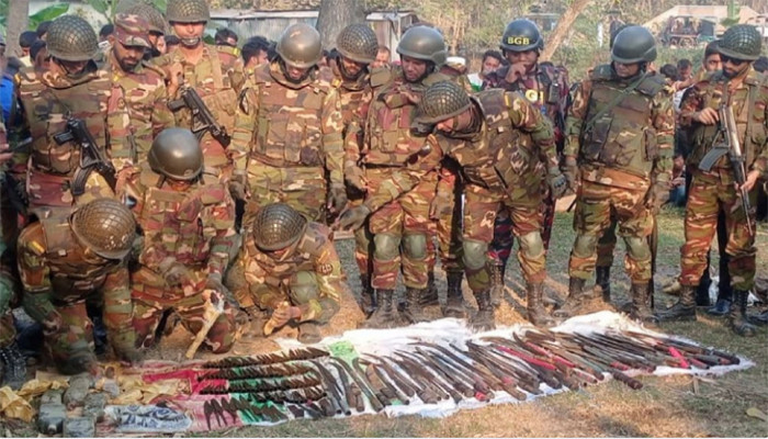 ফরিদপুরে পুকুরের তলদেশ যেন অস্ত্রের গুদাম